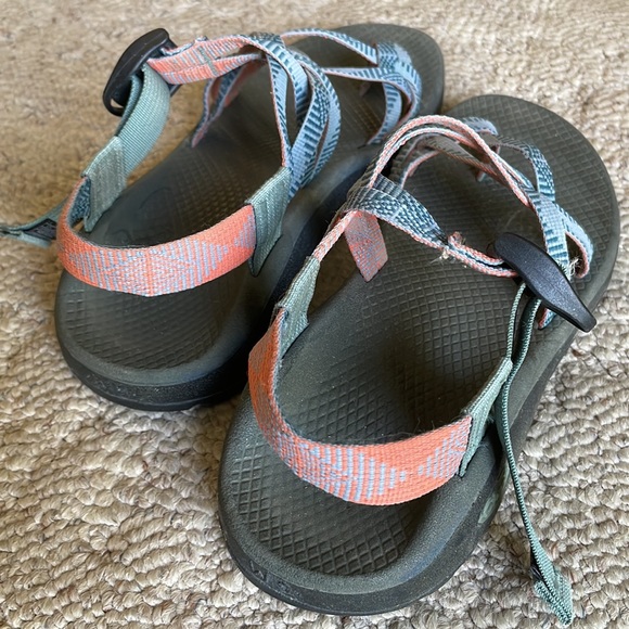 Chacos Women’s size 9 Green & Orange Sandals - Picture 3 of 6